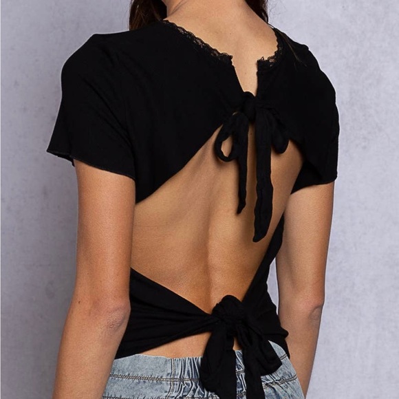 POL Tops - POL open back shirt